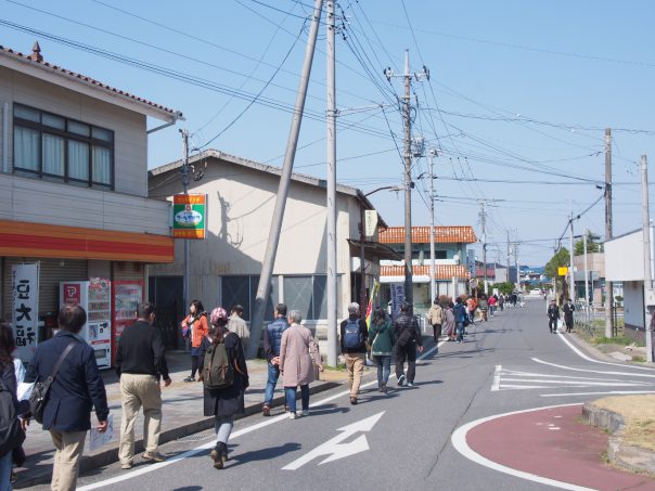 Street from station to Terada Honke