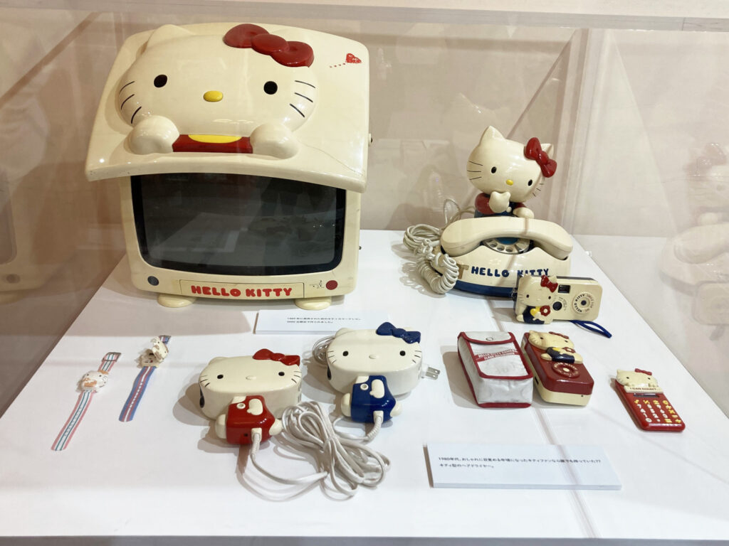 TV & Telephone & Hairdryer of Hello Kitty from Showa Period